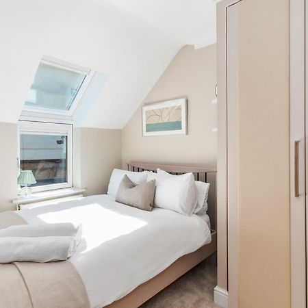 Weybridge - 2 Bed - Parking Apartment Bagian luar foto