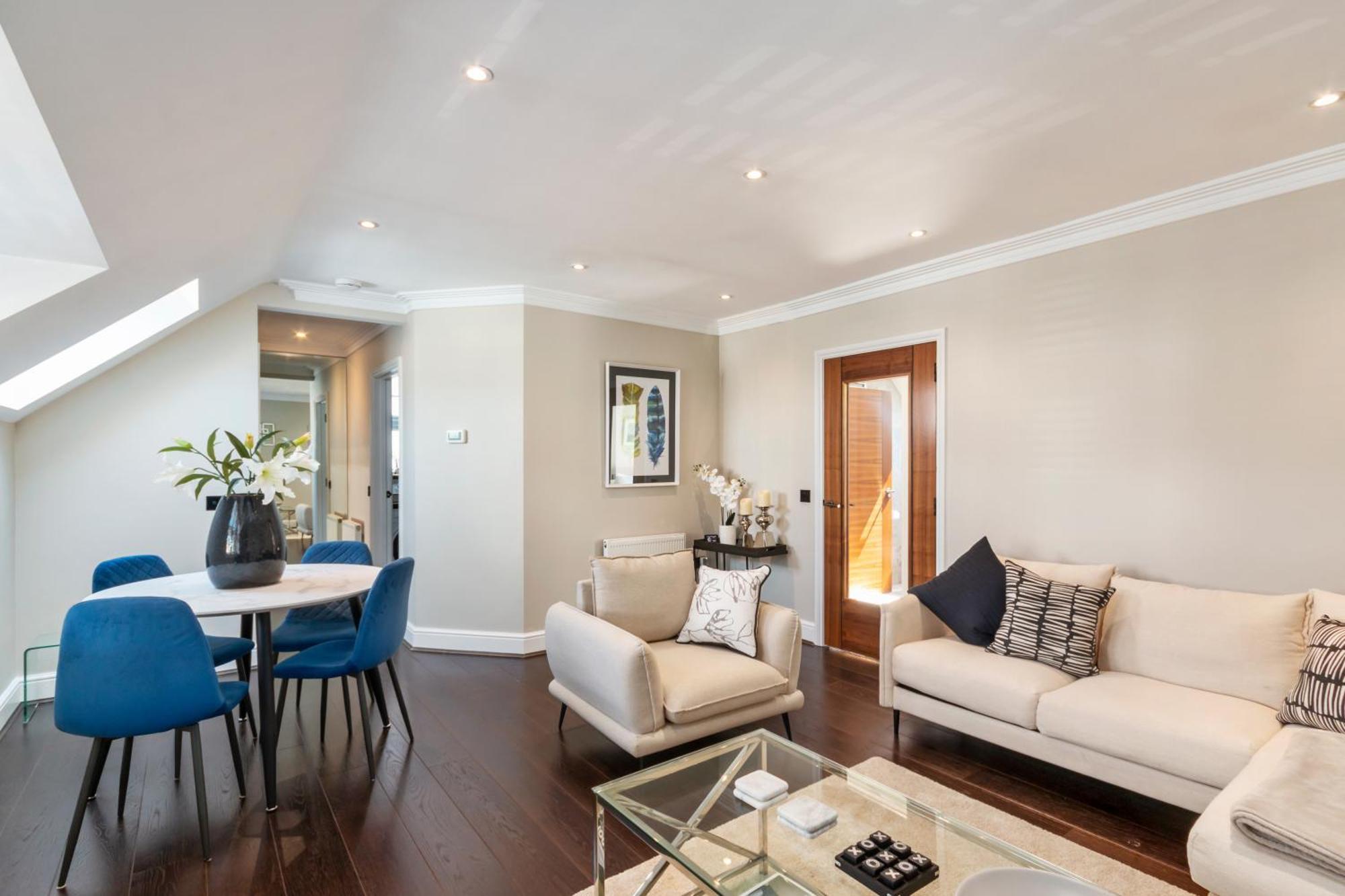 Weybridge - 2 Bed - Parking Apartment Bagian luar foto