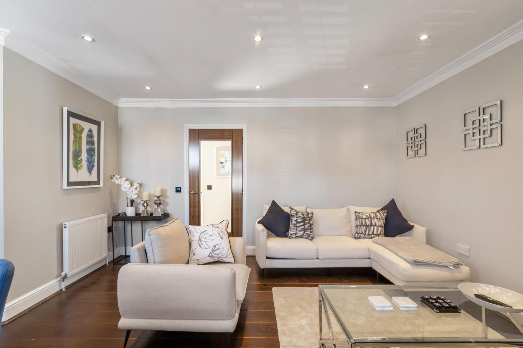 Weybridge - 2 Bed - Parking Apartment Bagian luar foto